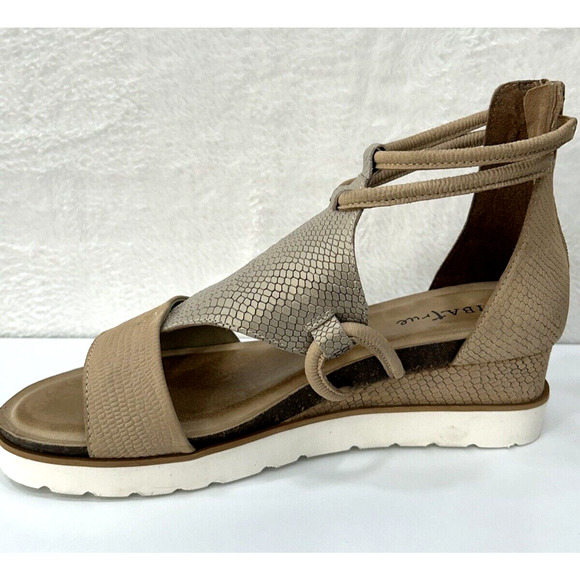 Diba True Green Clover Snakeskin Print Platform Wedge Beige Gold Size 12 NIB - Picture 3 of 8